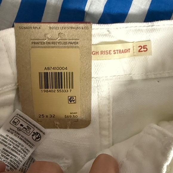 Levi's Women's Cream Straight Leg Jeans - Picture 6 of 6